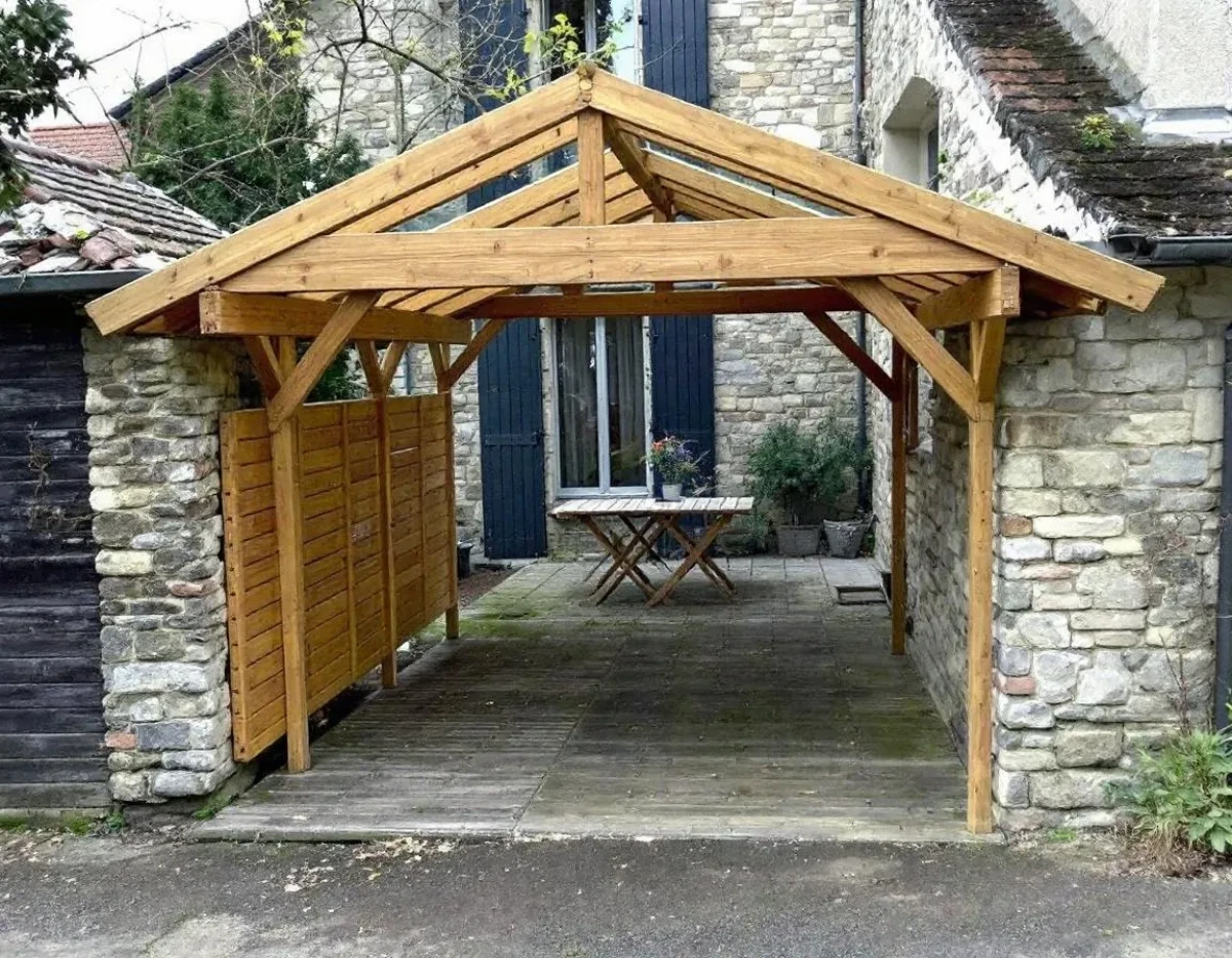 Carport en Bois : Protection Durable et Élégance Naturelle